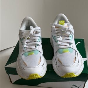 Puma White Sneakers with Yellow and Mint Accents 9.5